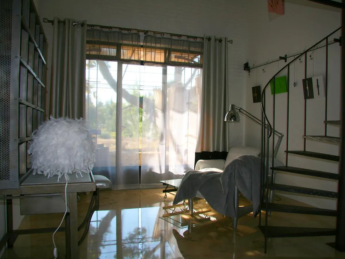 Couleur Lavande Le Thor Bed & Breakfast